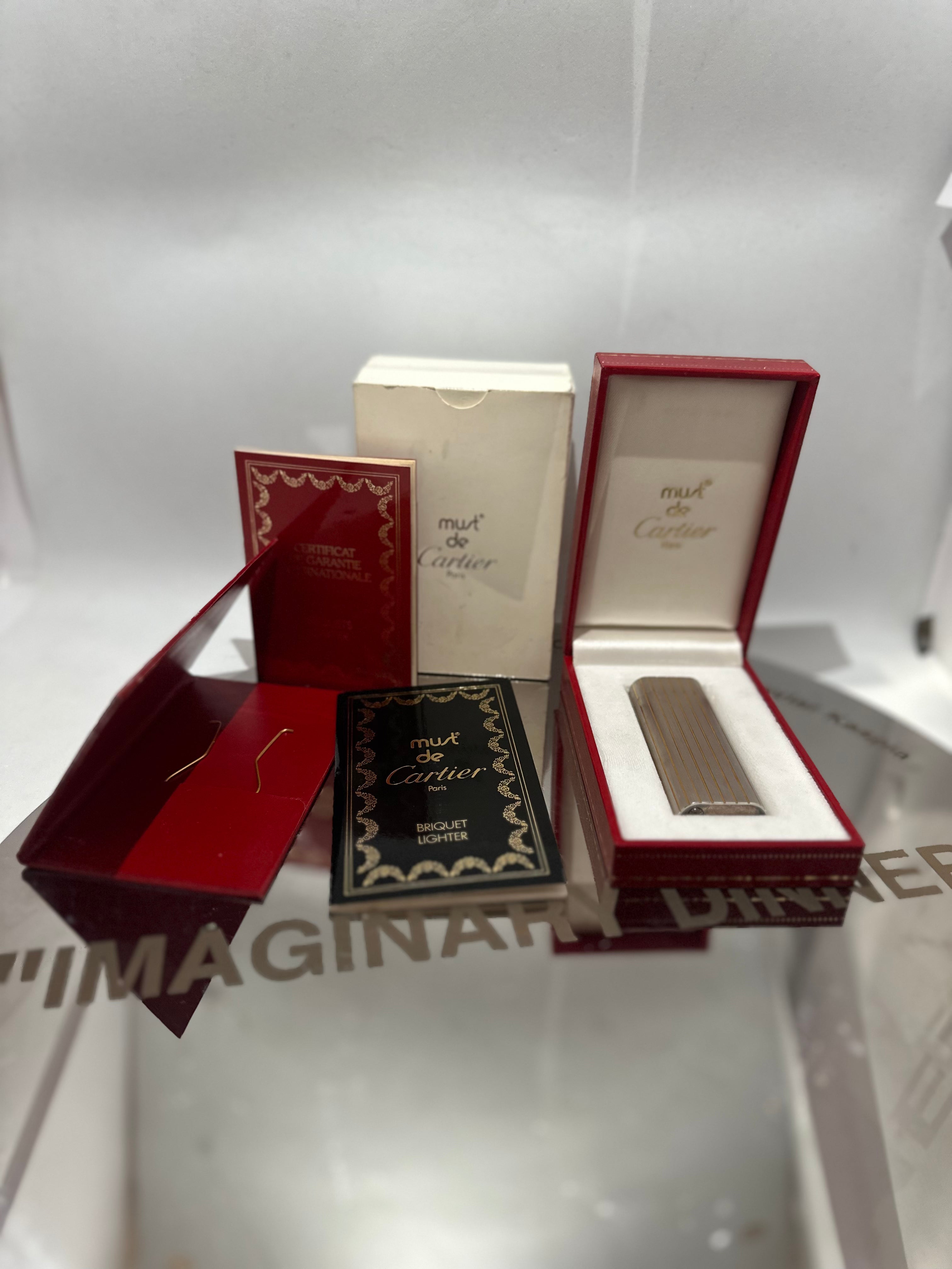Briquet Must de Cartier – Plaqué Or – Complet d’origine