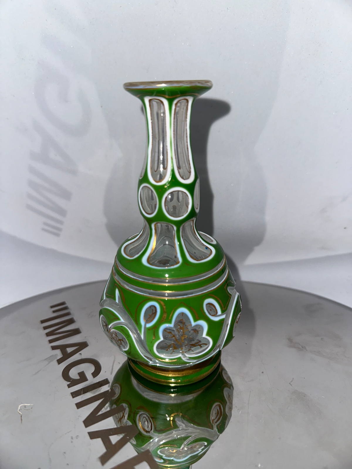 Élégant flacon ancien de style Napoléon III en cristal de Bacarrat