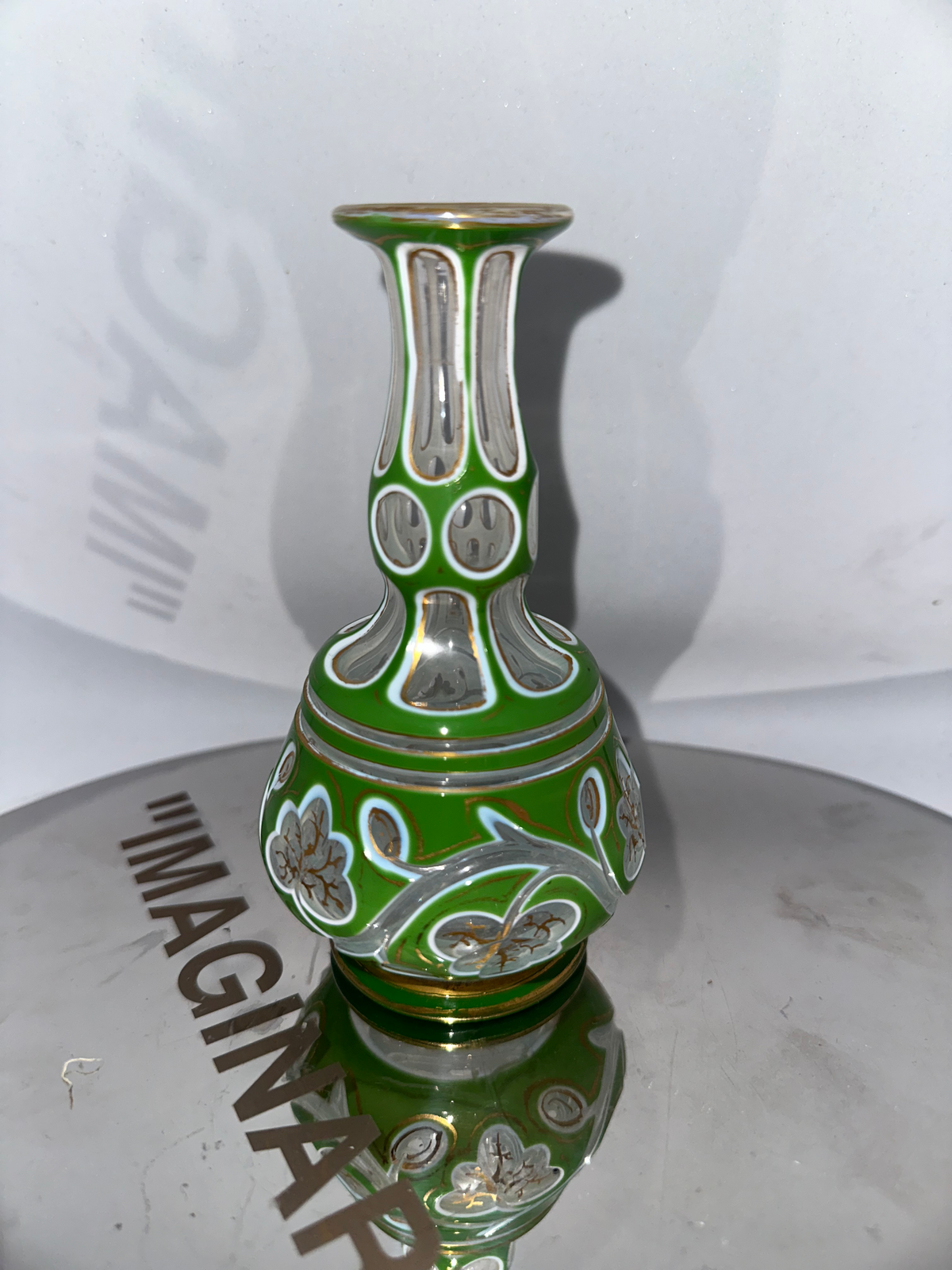 Élégant flacon ancien de style Napoléon III en cristal de Bacarrat