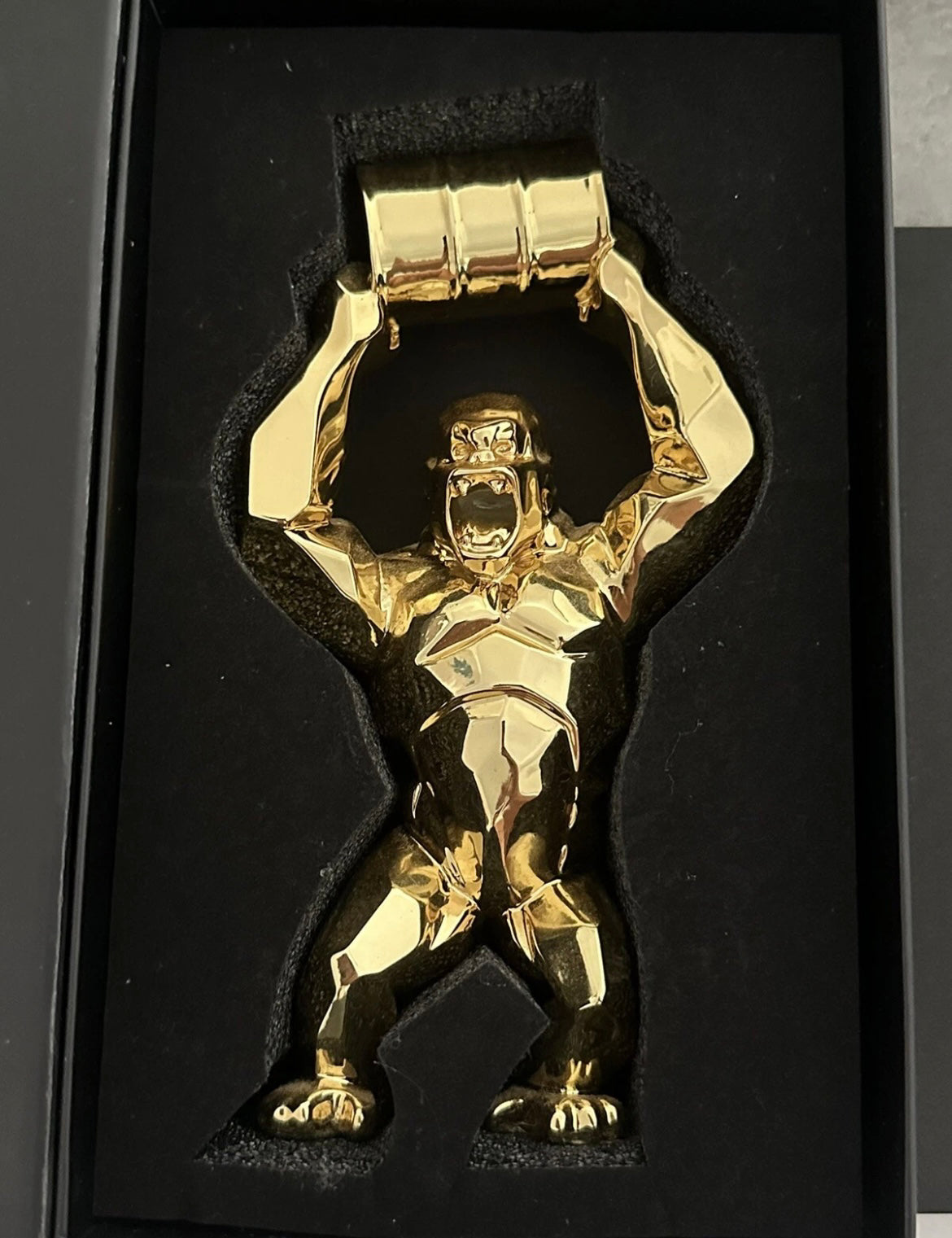 🦍 Richard Orlinski — Wild Kong Gold  Sculpture iconique Wild Kong en finition d