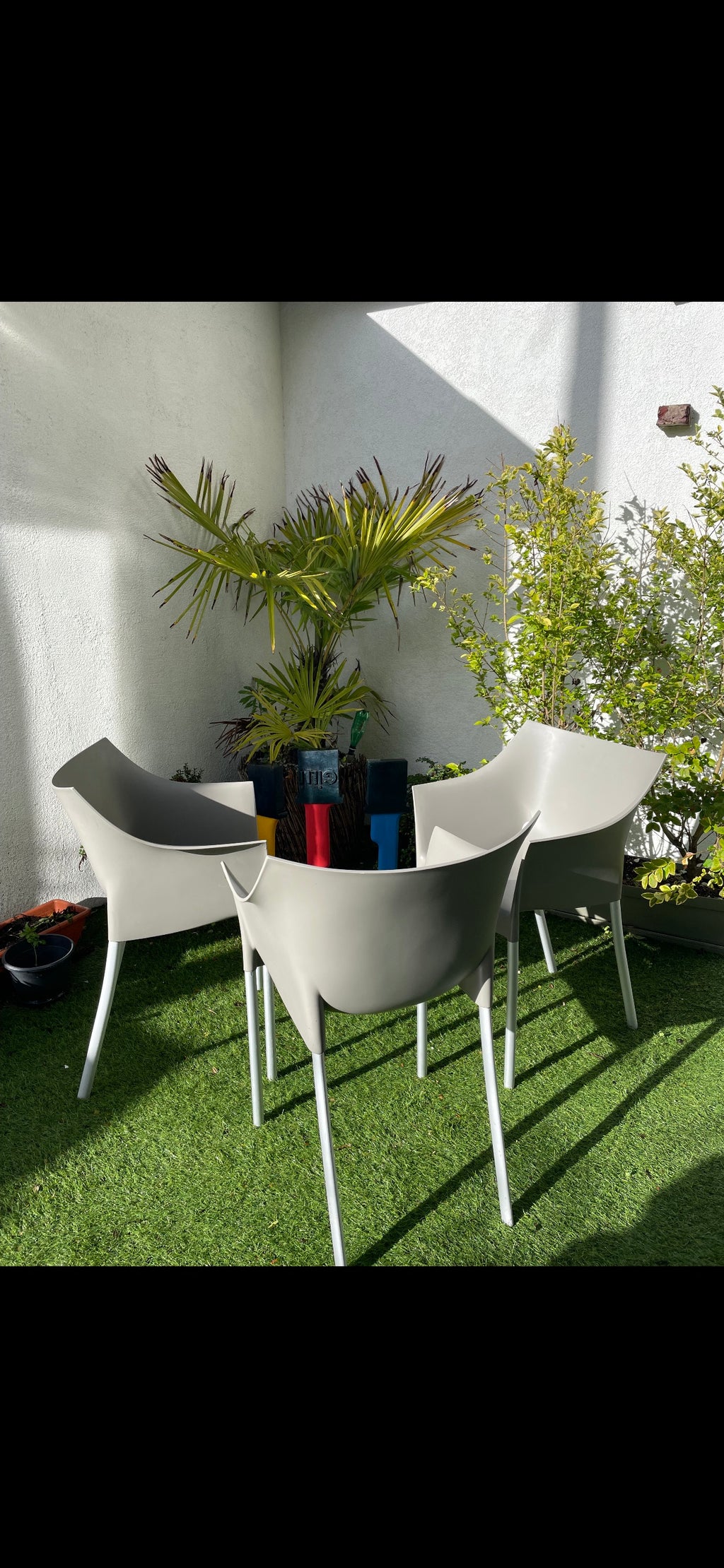 Chaises Kartell “Dr. No” design Philippe Starck