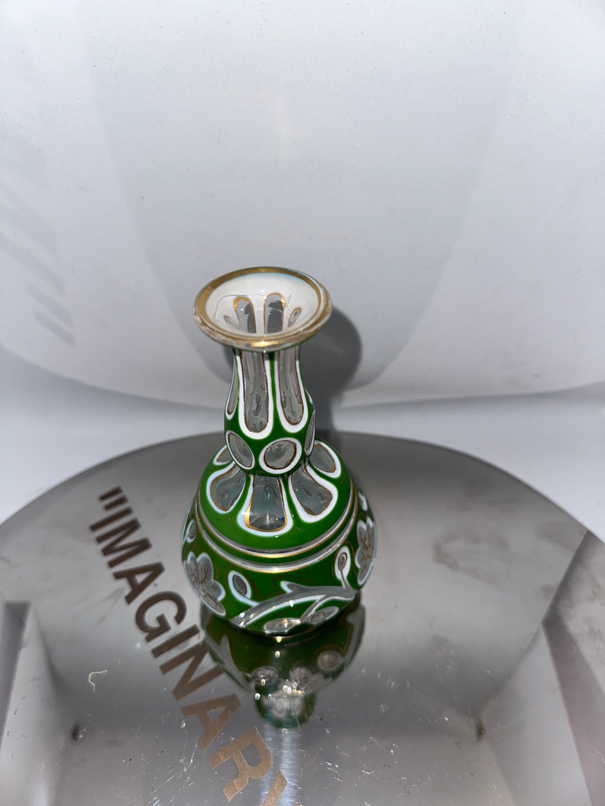 Élégant flacon ancien de style Napoléon III en cristal de Bacarrat