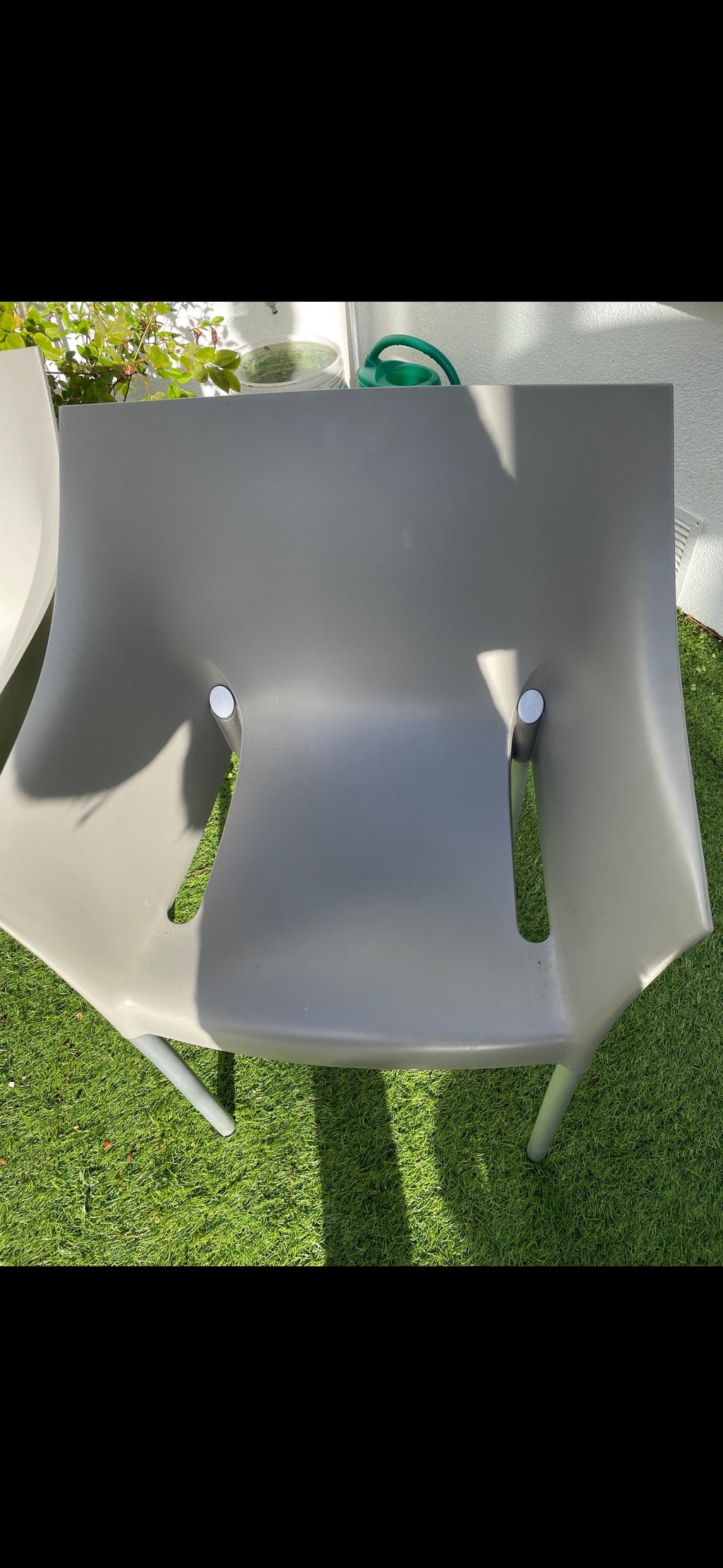 Chaises Kartell “Dr. No” design Philippe Starck